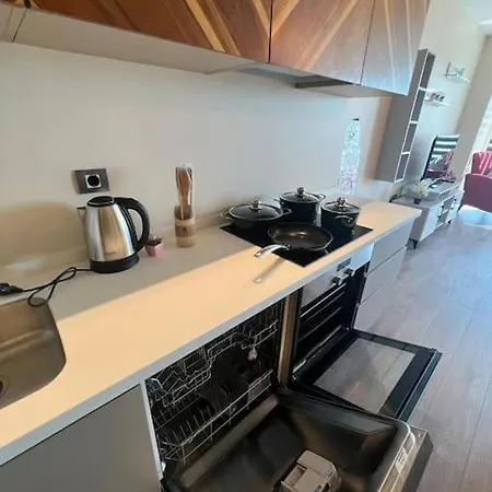Διαμέρισμα New Luxurious Near Mall Of
